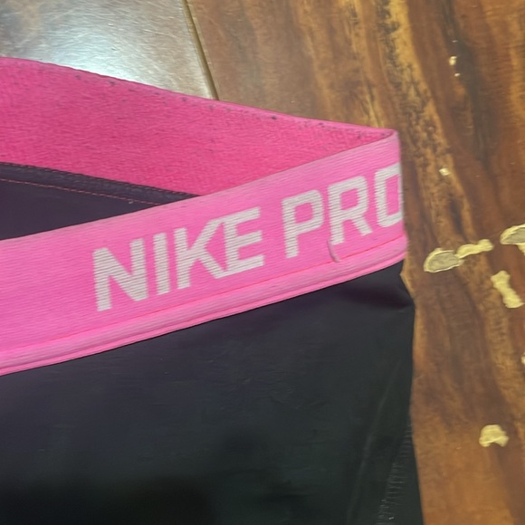 Nike pro shorts (2) - Picture 2 of 3